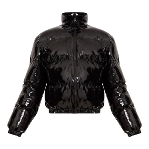 Jacka - Svart croppad vinyljacka från PrettyLittleThings Nypris £50 Jackan är i nyskick