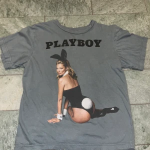 Playboy 60th Anniversary Limited Edition T-shirt - Till Playboys 60 års firande så släppte de den här limiterade tröjan i samarbete med Kate Moss
