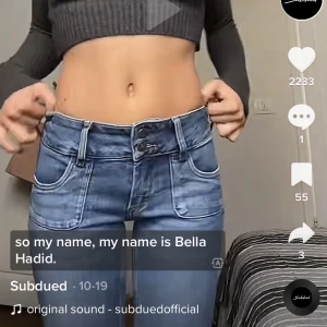 Lågmidjade subdued jeans - Säljer nu mina skitsnygga lågmidjade subdued jeans! 💗Säljer pga av de är för små. Har prislappen kvar och är aldrig använda! På byxorna står det att det är strl 42 men jag skulle säga att de passar någon med xs eller s (eventuellt en liten 38a) 💗