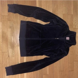 Juicy zip up  - Kommer ej till användning, men jätte snygg utan luva 