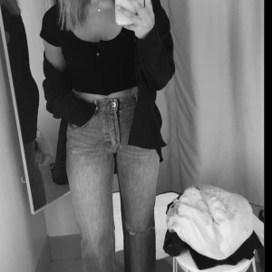 Strl S/M - Knappt använt dessa jeans 