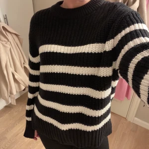 Stickad tröja  - Ginatricot  Storlek S