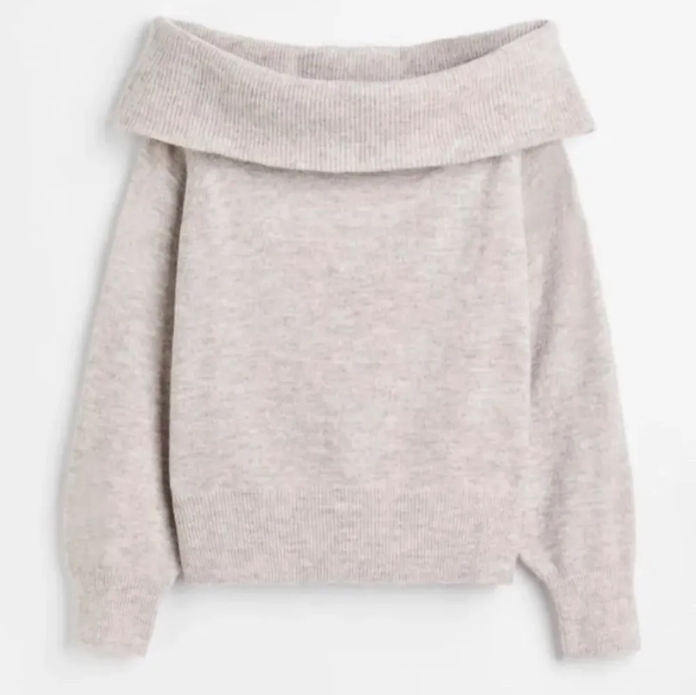 Stickad tröja från H&M, köptes här på plick men kommer tyvärr inte till användning💕är storlek xs men skulle säga att den passar XS-M. Stickat.