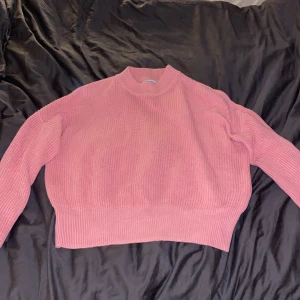 Rosa Stickad tröja storelk M - Rosa stickad tröja från Flash woman i storelk M. Är i bra skick då jag knappt använt den 
