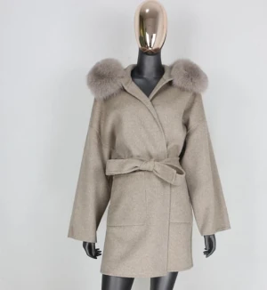 Pälskappa - Jag har en oanvänd pälskappa hemma som inte har kommit till användning. Nästan helt ny samma färg som på bilderna. Skriv privat vid intresse / om ni vill ha egna bilder. Passar mig som har Xs/S köptes för 4000, kan tänka mig att sänka priset eller byte