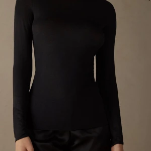 Intimissimi tröja - Säljer min svarta intimissimi tröja i storlek s då jag inte andvänder den lämgre!