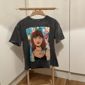 T-shirt från Zara  Storlek Medium  Pris : 100kr
