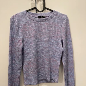 Långärmad tröja - Långärmad tröja i storlek xs, använd fåtal gånger.🫶🏼Super fin färg