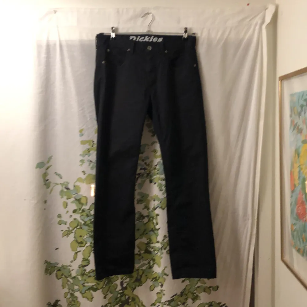 Svarta dickies jeans, regular fit. Jeans & Byxor.