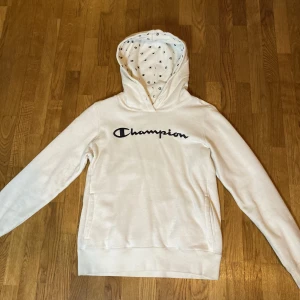 Champion  - Knappt använt denna tröja. Rätt bra skick✨