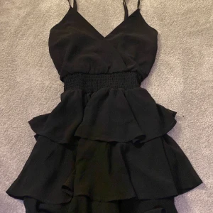 Svart klänning  - En super fin svart klänning från Gina Tricot💕fri frakt 29-30 januari💕
