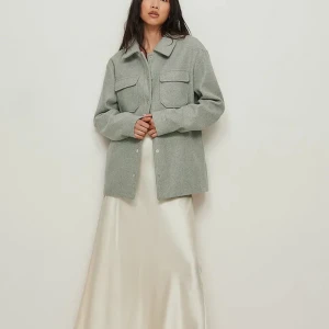 Jacka NAKD - Grön/grå jacka från NAKD i storlek 34. Köpt i höstas och endast använd 1 gång. Säljer då den inte kommer till användning 