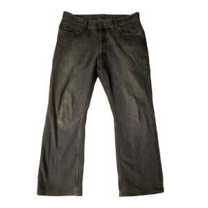 Bootcut jeans ifrån John Pearson & Son. 36/30 med bra passform och snygg wash!