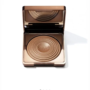 Caia bronzer  - Säljer detta caia bronzer då färgen är för mörk för mig, färgen heter gold coast💗 jag har endast testat det några gånger, fick det i julklapp nypris ligger på 325kr 💗 