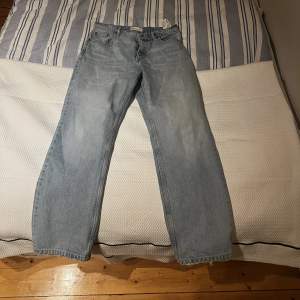 Straight Jeans ljusa super snygga och skit sköna! Säljer för passade nt mig 