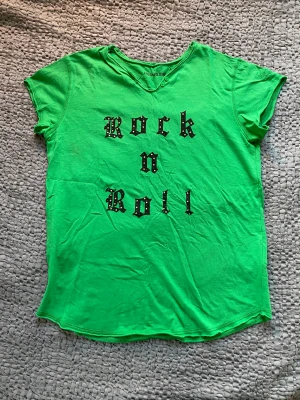 Zadig Voltaire tshirt - Zadig Voltaire tshirt i storleken xs, i nyskick💕