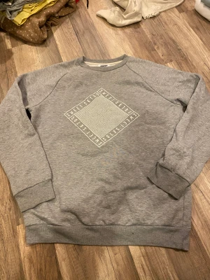 Hoodie från junkyard  - Hoodie från sweet skateboards. Skriv för fler frågor och bilder🌸