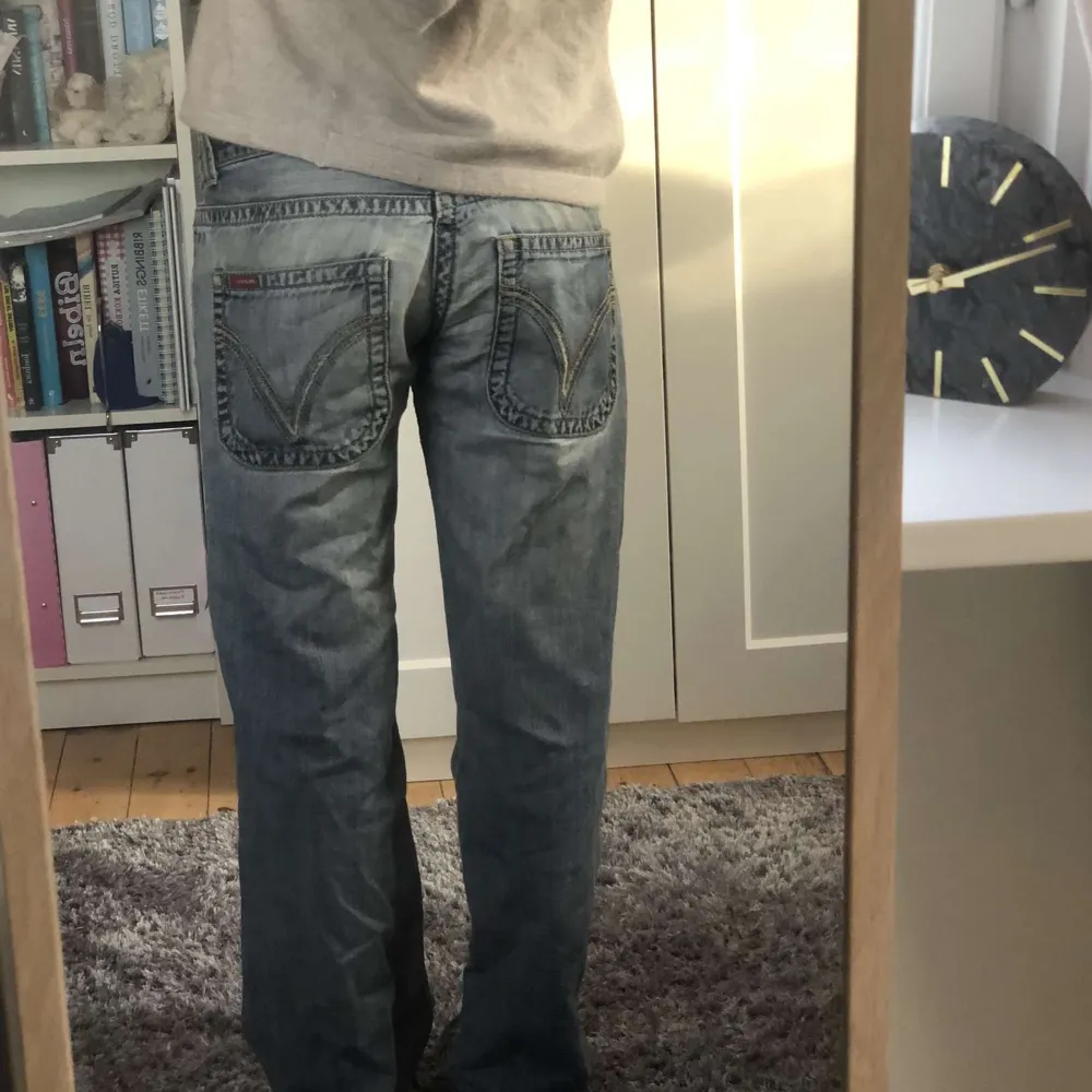 Så sjukt coola jeans med snygga fickor!! Säljer åt en kompis!❤️. Jeans & Byxor.