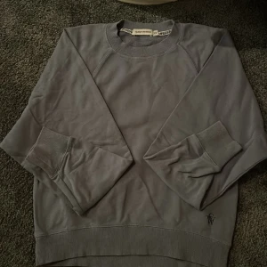 Blå Carin Wester tröja - Kollar intresset för min blåa Carin Wester tröja som tyvärr inte kommer till användning. Helt oanvänd och är därför i nyskick. Öppen för att diskutera priset men tänker någonting mellan 200-300 kr. Skriv för fler bilder eller frågor!💗💕