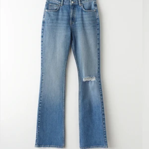 Gina jeans  - Säljer desssa lågmidjade jeansen från Gina då de inte kommer till användning längre. De är helt nya och oanvända så inga defekter💗