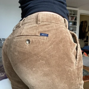 Manchesterbyxor  - Bruna avklippta Manchesterbyxor, assköna!