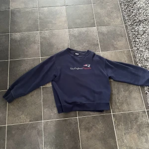 Reebok tröja  - Tjena säljer min Reebok New England Patriots tröja. Använd ca 2 gånger så den är i nyskick