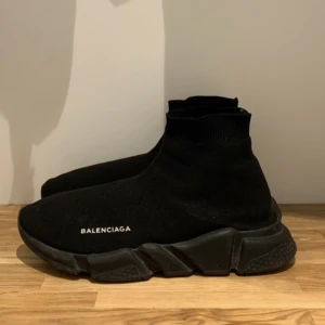 Balenciaga Speed Trainers - Säljer mina Balenciaga Speed Trainers i size 42! De är i gott skick (8/10) och går att hämta i Göteborg. Kan även fraktas!