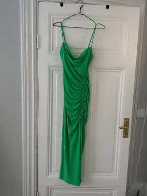 ZARA dress size M never worn - Zara dress size M never worn