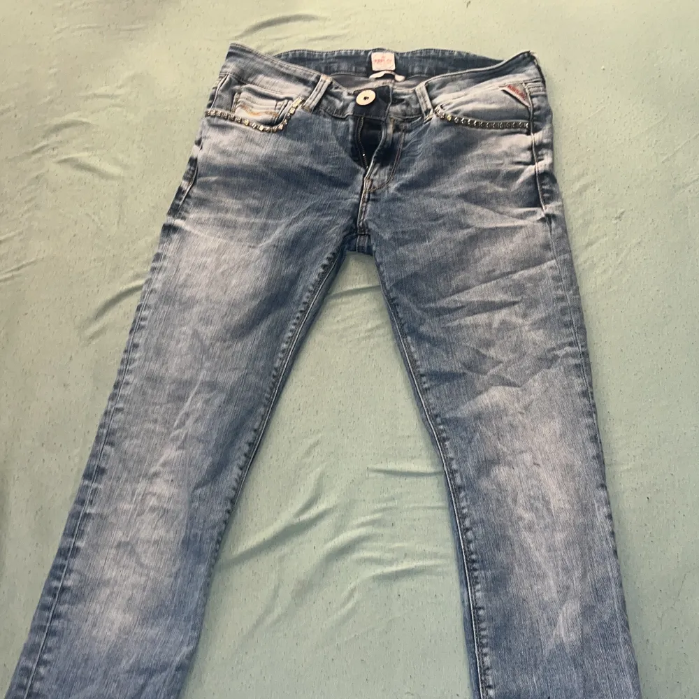 Lågmidjade jeans från Replay.. Jeans & Byxor.