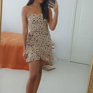 Shein sommar klänning - snygg sommar klänning från shein. används endast en gång, super bra skick 🥰 #shein #sommar #sommarklänning #klänning #trend #kortklänning