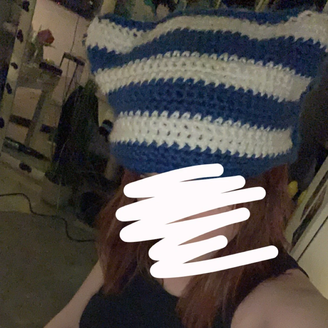 Vit & blå kattmössa