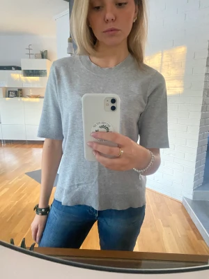 Trekvarts tröja - Grå trekvarts/tshirt tröja.