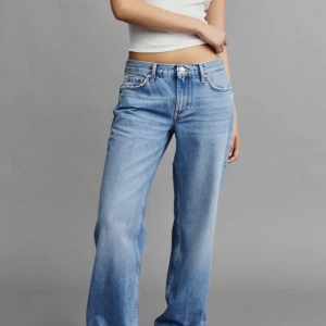 Low waist jeans -  Jättefina lågmidjade jeans från Gina Tricot, skriv för fler frågor❤️