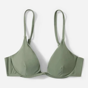 Grön bikini - Superfin grön bikini i storlek S, båda delarna för 60kr tillsammans, aldrig använd 