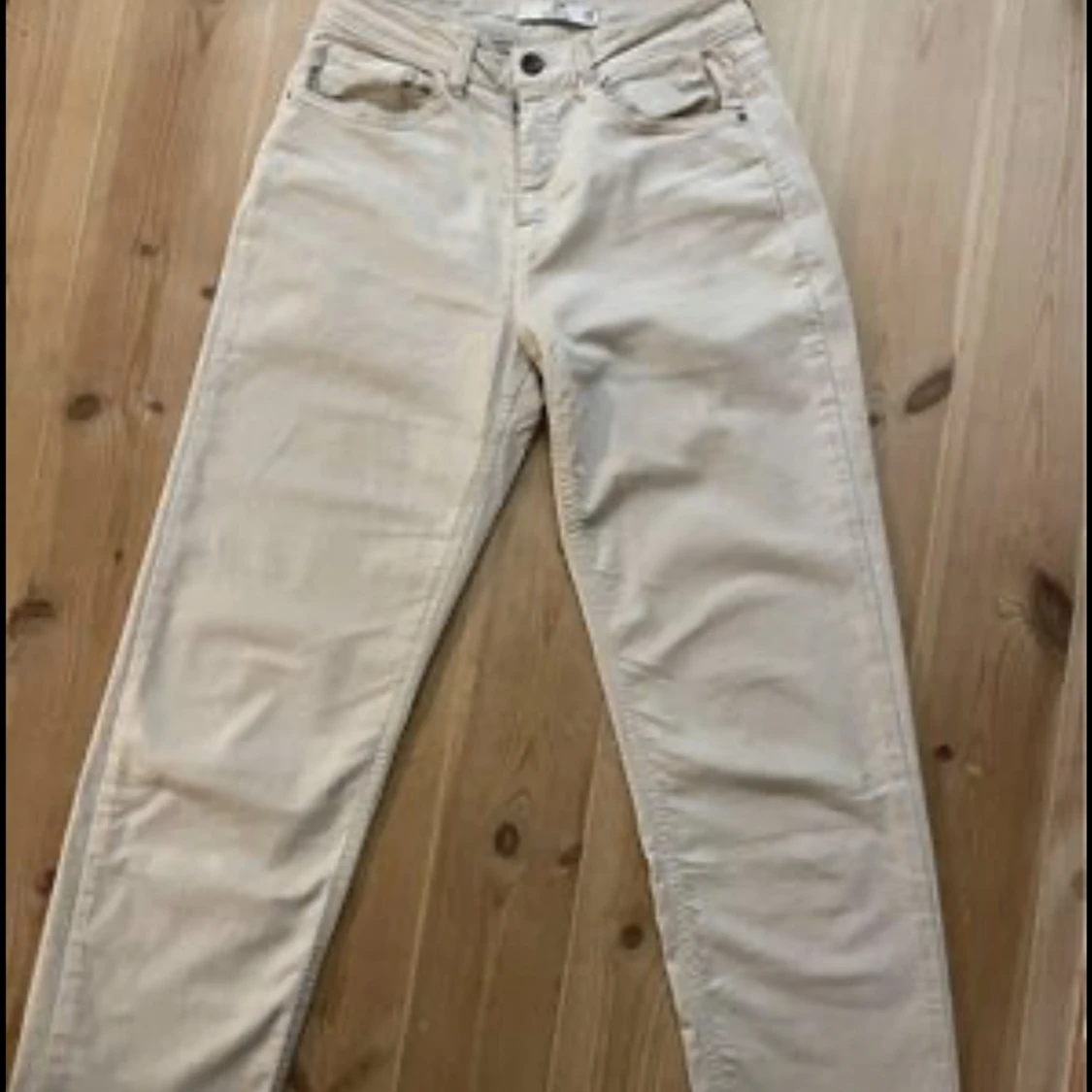 Lågmidjade beiga jeans
