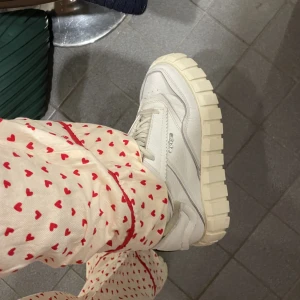 Eytys odessa - Säljer mina nya fina eytys odessa skor som tyvärr är lite förstora för mig💔  Sparsamt använda! Har både dystra o orginalkartong kvar!  