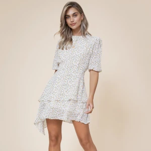 Adooreklänning - Asymmetric dress lemon från Adoore💗 Stl 36,  normal i storleken. Endast använd en gång:) Nypris 1395kr