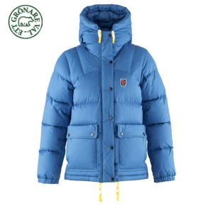 Fjällräven jacka - Den är typ ny har änvänt den max tre gånger. Inga hål, fläckar eller andra slitningar. Den är lite stor på mig o jag ca 164. 