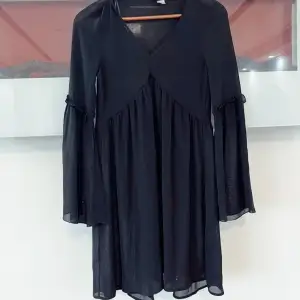 svart klänning använd 1 gång 