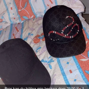 Gucci - Hej!  Hjälper min vän att sälja sina kepsar för billigt den snake är ny och den vanliga är använd i 1 månad 10/10 skick inga skador  2500kr för en båda 4500kr äkta  Mer bilder kan ses i dm! 