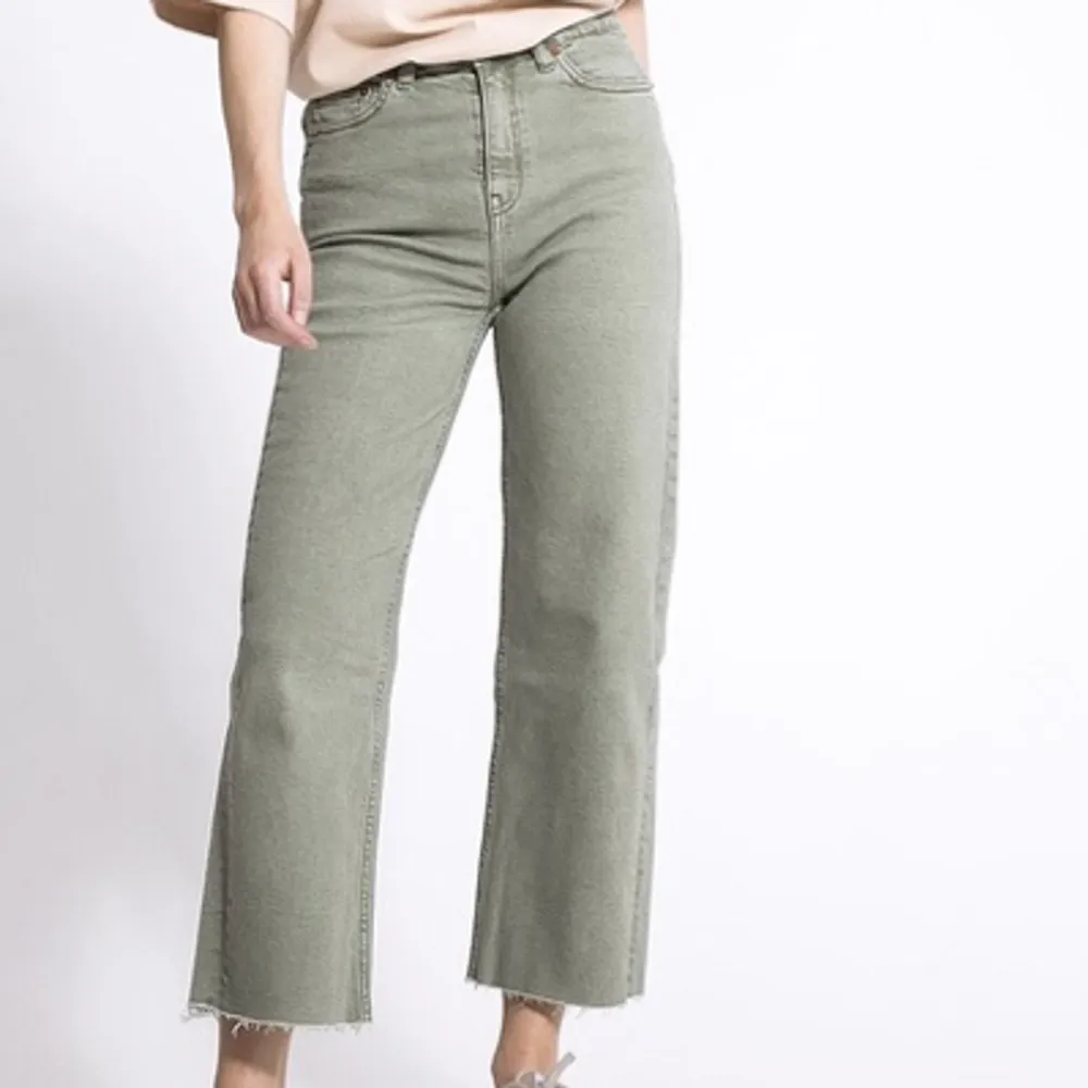 Nya jeans från lager157 i modellen Lane. Superfin sage grön färg. Bara testade. Stretchiga, stl XS men passar mig som brukar ha s/m. . Jeans & Byxor.