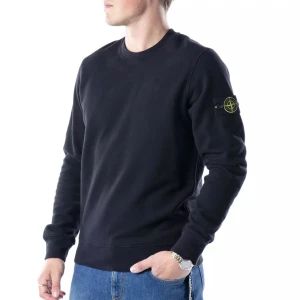 Stone Island crewneck - Säljer min svarta Stone island crewneck storlek M Köpt på nk för 1600kr, kvitto finns ej men Certilogo osv finns i tröjan som bevis att den är äkta. Köparen står för fraktkostnaden.