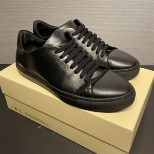 Arigato skor - Skit fräscha arigato skor. I princip nya, alltså riktigt bra skick. Box och påse följer med. Skriv för fler frågor :)