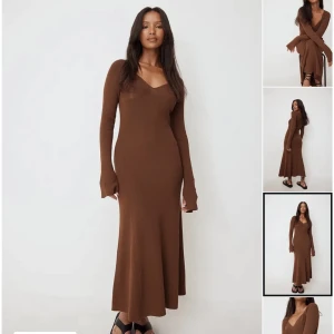 klänning - superfin klänning från nakd med prislapp kvar. aldrig använt då jag aldrig riktigt fått rätt tillfälle att använda den på <3 storlek S men passar även xs&m så den är tight men ändå töjbar. originalpris 749kr