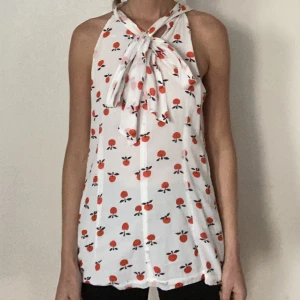 Äppelblus från Marimekko - Knytblus från Marimekko.