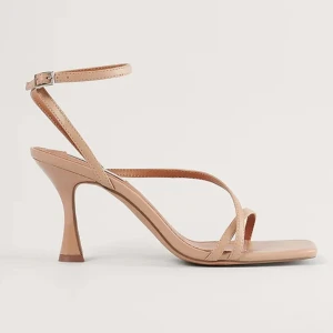 Klackskor - Klackskor från NAKD. Använda en gång på bal. Toppenskick, som nya😊