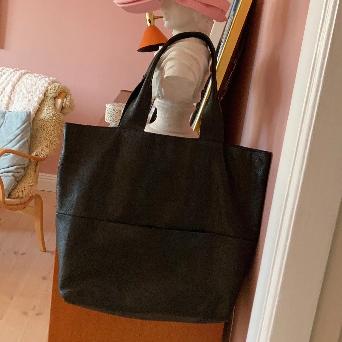 Lädertote från COS