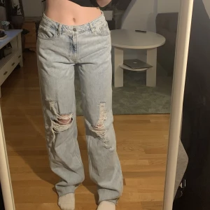 Calvin Klein jeans - Helt oanvända & nya calvin klein jeans, säljer då jag inte gillar hur dom sitter på mig och dom är för långa. (jag ä 1,60) (ny pris 1500kr)