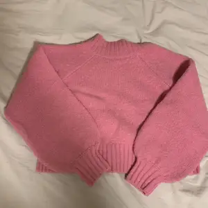 Säljer min stickade tröja från Gina pga att den är för liten 