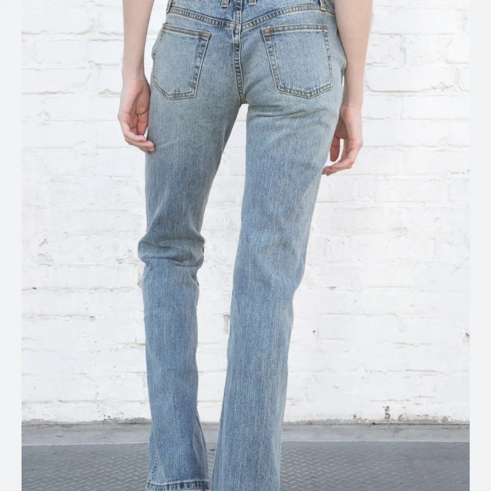 Säljer dessa jeans från brandy mellvile. Helt nya, bara testade💗skriv för fler bilder . Jeans & Byxor.